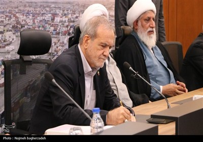 حضور رئیس‌جمهور در شورای برنامه‌ریزی و توسعه استان هرمزگان
