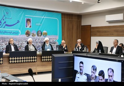 حضور رئیس‌جمهور در شورای برنامه‌ریزی و توسعه استان هرمزگان