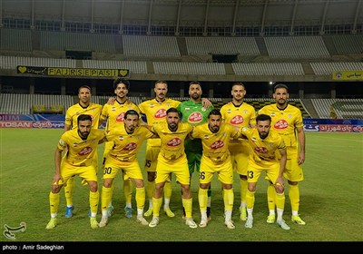 دیدار تیمهای فوتبال فجر شهید سپاسی و استقلال خوزستان