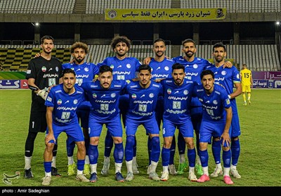 دیدار تیمهای فوتبال فجر شهید سپاسی و استقلال خوزستان