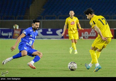 دیدار تیمهای فوتبال فجر شهید سپاسی و استقلال خوزستان