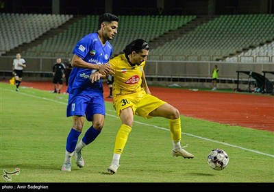 دیدار تیمهای فوتبال فجر شهید سپاسی و استقلال خوزستان