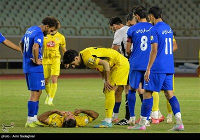 دیدار تیمهای فوتبال فجر شهید سپاسی و استقلال خوزستان