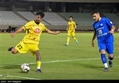 دیدار تیمهای فوتبال  فجر شهید سپاسی و استقلال خوزستان