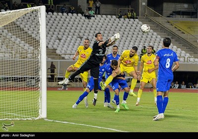 دیدار تیمهای فوتبال فجر شهید سپاسی و استقلال خوزستان