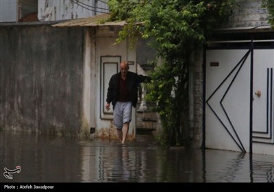 آب‌گرفتگی در بندر انزلی؛ 100 واحد مسکونی درگیر شدند