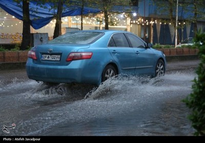 آب‌گرفتگی در بندر انزلی؛ 100 واحد مسکونی درگیر شدند