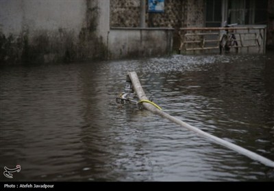 آب‌گرفتگی در بندر انزلی؛ 100 واحد مسکونی درگیر شدند