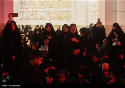 سوگواری زائران حضرت معصومه(س) در شب رحلت بانوی کرامت