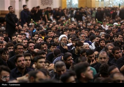 عزاداری جوانان در رثای حضرت معصومه(س) در حرم مطهر