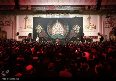 عزاداری جوانان در رثای حضرت معصومه(س) در حرم مطهر