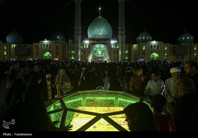 عزاداری زائران مسجد جمکران در شب رحلت بانوی کرامت- عکس صفحه  ...