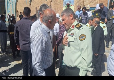 دیدار مردمی فرمانده انتظامی کردستان در مسجد جامع