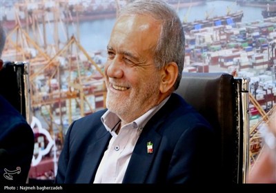 نشست رئیس‌جمهور با فرهیختگان و فعالان سیاسی، اجتماعی و فرهنگی استان هرمزگان