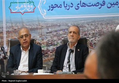 نشست رئیس‌جمهور با فرهیختگان و فعالان سیاسی، اجتماعی و فرهنگی استان هرمزگان