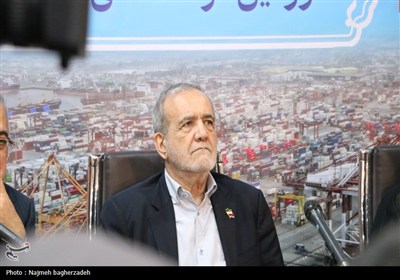 نشست رئیس‌جمهور با فرهیختگان و فعالان سیاسی، اجتماعی و فرهنگی استان هرمزگان