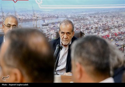 نشست رئیس‌جمهور با فرهیختگان و فعالان سیاسی، اجتماعی و فرهنگی استان هرمزگان