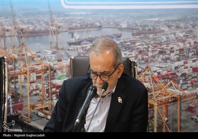 نشست رئیس‌جمهور با فعالان اقتصادی و سرمایه‌گذاران هرمزگانی
