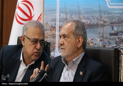 نشست رئیس‌جمهور با فعالان اقتصادی و سرمایه‌گذاران هرمزگانی