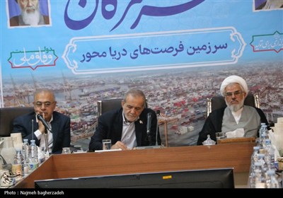 نشست رئیس‌جمهور با فعالان اقتصادی و سرمایه‌گذاران هرمزگانی