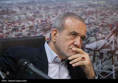 نشست رئیس‌جمهور با فعالان اقتصادی و سرمایه‌گذاران هرمزگانی