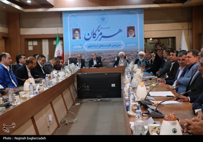 نشست رئیس‌جمهور با فعالان اقتصادی و سرمایه‌گذاران هرمزگانی