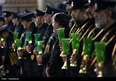 آیین شمعدان‌ گردانی خادمان حرم حضرت معصومه(س)