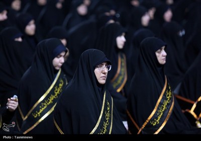 آیین شمعدان‌ گردانی خادمان حرم حضرت معصومه(س)