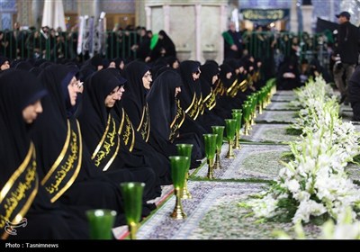آیین شمعدان‌ گردانی خادمان حرم حضرت معصومه(س)
