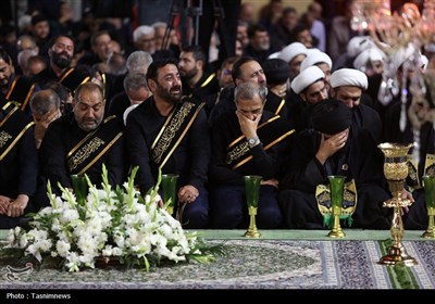 آیین شمعدان‌ گردانی خادمان حرم حضرت معصومه(س)