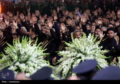 آیین شمعدان‌ گردانی خادمان حرم حضرت معصومه(س)