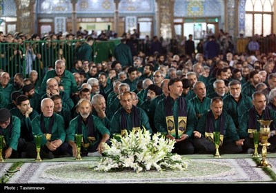 آیین شمعدان‌ گردانی خادمان حرم حضرت معصومه(س)