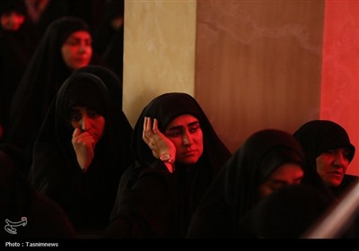 سنگ تمام مردم قم در عزاداری شام رحلت بانوی کرامت