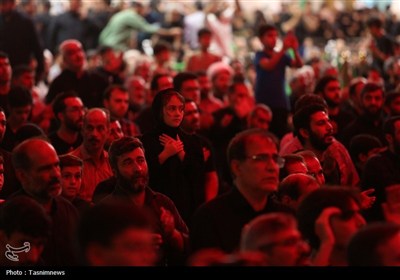سنگ تمام مردم قم در عزاداری شام رحلت بانوی کرامت