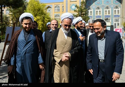  آیت الله اعرافی مدیر حوزه‌های علمیه کشور و حمیدرضا مقدم فر مشاور رسانه ای فرمانده کل سپاه در آیین رونمایی از صفحه حوزه و روحانیت خبرگزاری تسنیم - قم