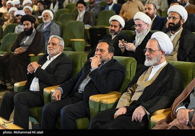  آیت الله اعرافی مدیر حوزه‌های علمیه کشور ، حمیدرضا مقدم فر مشاور رسانه ای فرمانده کل سپاه و مجید قلی زاده مدیرعامل خبرگزاری تسنیم در آیین رونمایی از صفحه حوزه و روحانیت خبرگزاری تسنیم - قم 