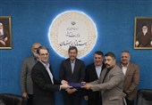 انعقاد 2 تفاهم‌نامه احداث نیروگاه خورشیدی در اصفهان
