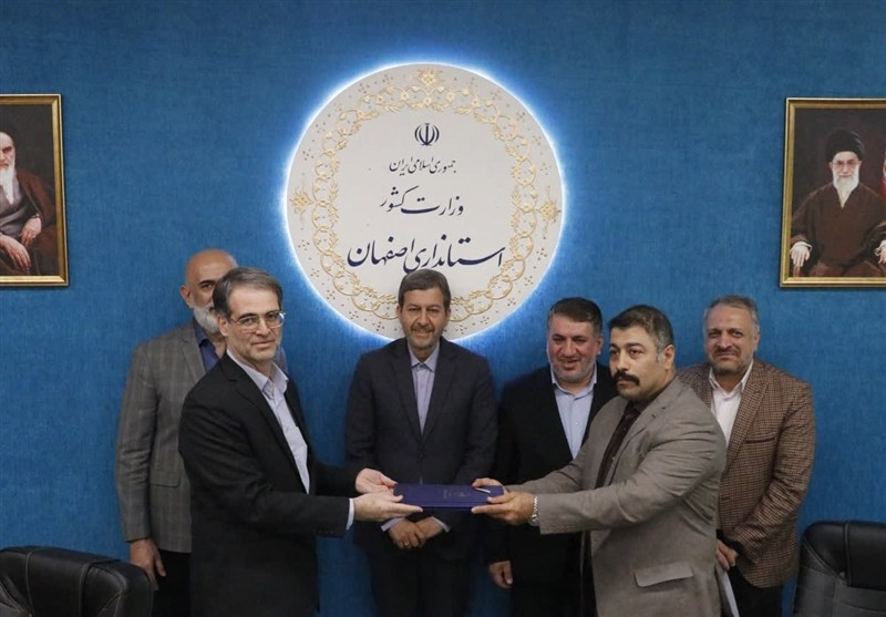انعقاد 2 تفاهم‌نامه احداث نیروگاه خورشیدی در اصفهان