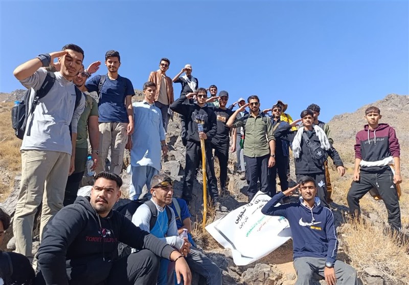 صعود موفق دانشجویان کرمانی و سیستانی به قله هزار