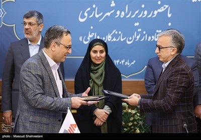 آیین امضای قراردادهای تامین ناوگان ریلی