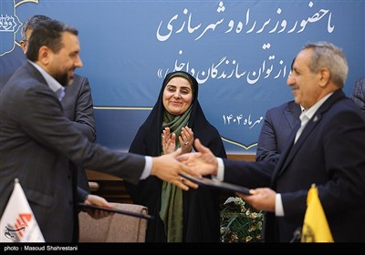 آیین امضای قراردادهای تامین ناوگان ریلی