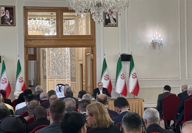 عراقجي يبحث التطورات الدولية مع سفراء البعثات الأجنبية في طهران