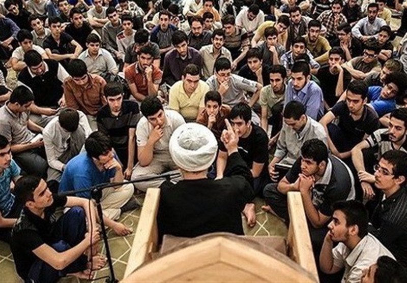 قضاوت اجتماعی در زیست طلبگی