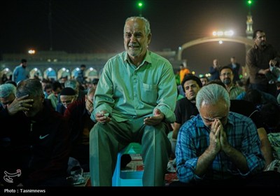 دعای توسل در مسجد جمکران- عکس صفحه استان تسنیم