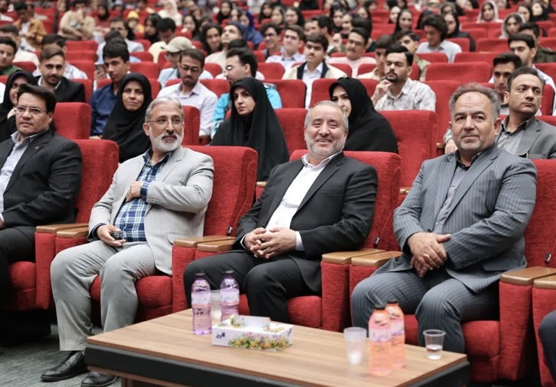 برگزیدگان کنکور سراسری شهرستان بیرجند تجلیل شدند+ تصویر