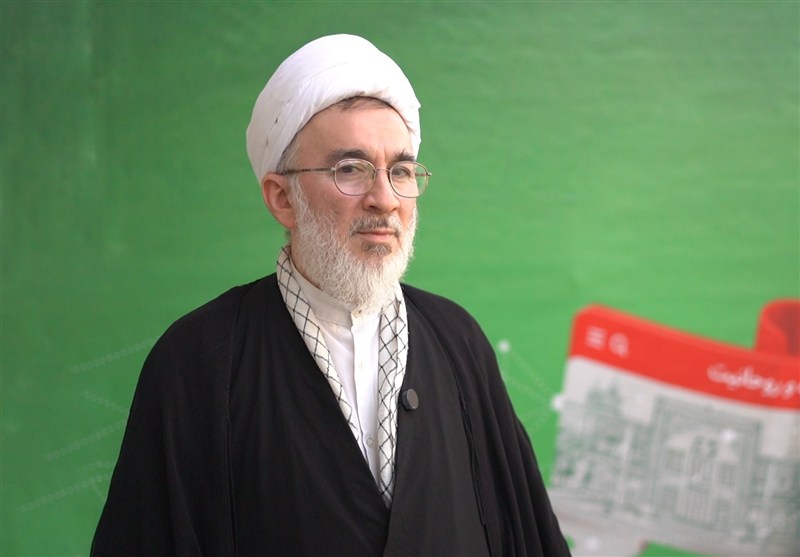 کار حوزه علمیه پاسخ به مغالطه‌های ضدارزشی است