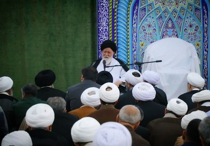 مراسم اعتکاف حرکت عظیمی در جهت تربیت دینی نسل جوان است