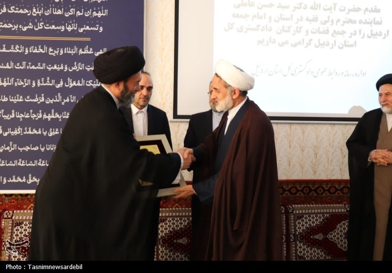 تقدیر نماینده ولی فقیه از مدیر برتر ملی دستگاه قضایی اردبیل