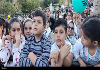 شادی کودکان در سنندج- عکس صفحه استان تسنیم