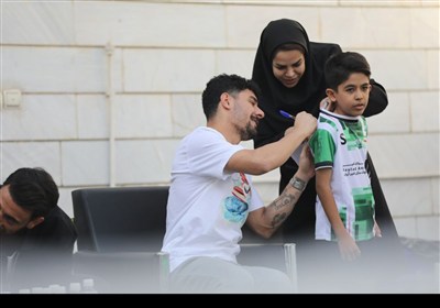 حضور بازیکنان خیبر در کنار دانش آموزان